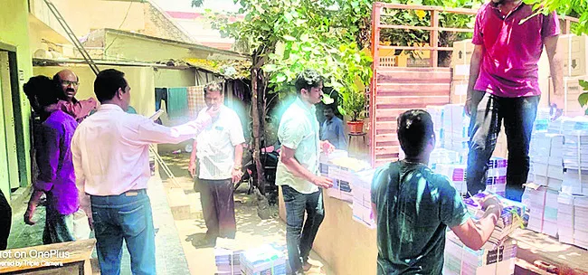 జిల్లాకు చేరిన ఇంటర్ పుస్తకాలు