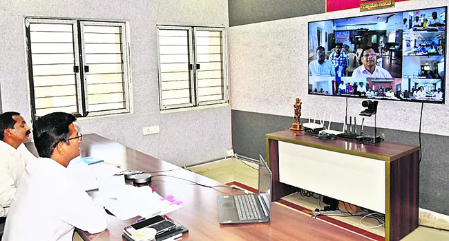 ఉపాధి హామీ పనుల్లో జిల్లా ముందంజ