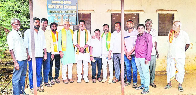 అధికారుల తీరుపై బీజేపీ నాయకుల ఆగ్రహం