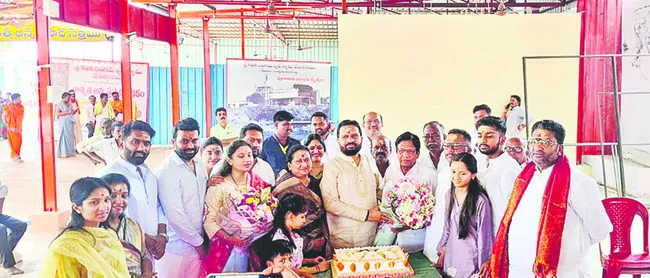 కేతకీలో కర్ణాటక ఎమ్మెల్సీల పూజలు