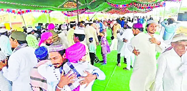 స్థలం లేక అల్లాడుతున్నాం! 