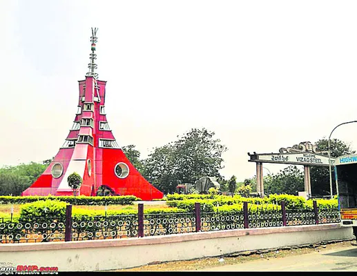 స్టీల్‌ప్లాంట్‌లో భారీగా కాంట్రాక్ట్‌ కార్మికుల తొలగింప