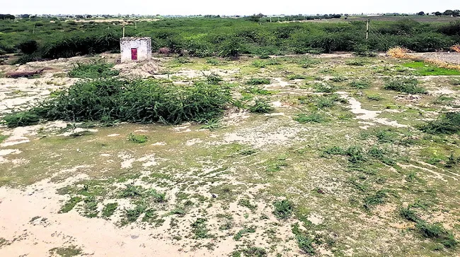 హంద్రీ నది ఎండి .. గొంతులు తడారి 
