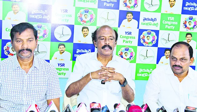 రాజధాని పేరిట మభ్యపెడుతున్న బాబు