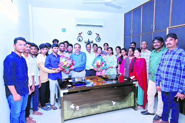 ●రెజొనెన్స్‌కు ర్యాంక్‌ల పంట 
