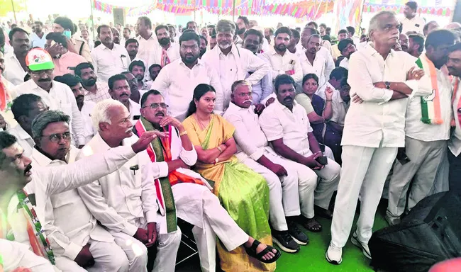 మంత్రి పర్యటన సైడ్‌లైట్స్‌ 
