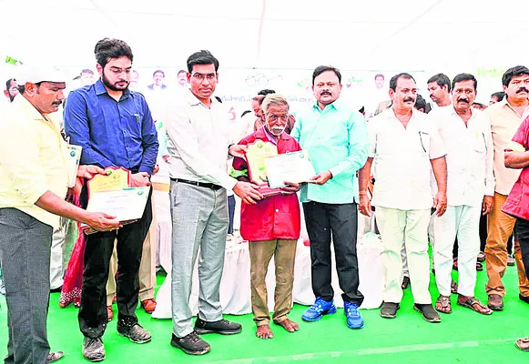 పరిశుభ్రతకు ప్రాధాన్యం 
