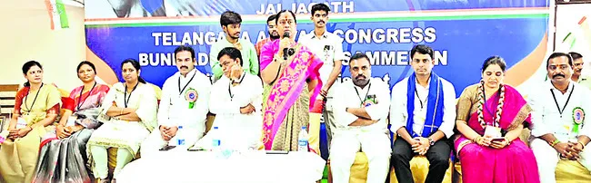 మతతత్వ పార్టీని అడ్డుకునేది కాంగ్రెస్సే 