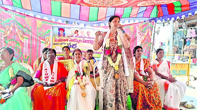 మహిళల హక్కుల పరిరక్షణలో కేంద్రం విఫలం