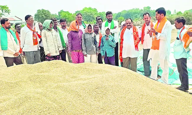 ధాన్యం కొనుగోళ్లలో జాప్యం