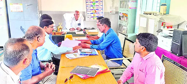 సమయపాలన పాటించకుంటే చర్యలు