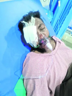 ఆపన్నహస్తం అందించండి