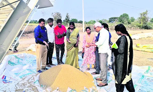 ధాన్యం కొనుగోళ్లను వేగవంతం చేయాలి