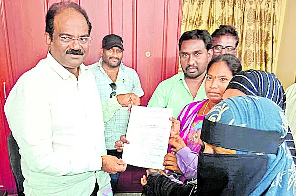 జగనన్న కాలనీల్లో వసతులు కల్పించాలి 