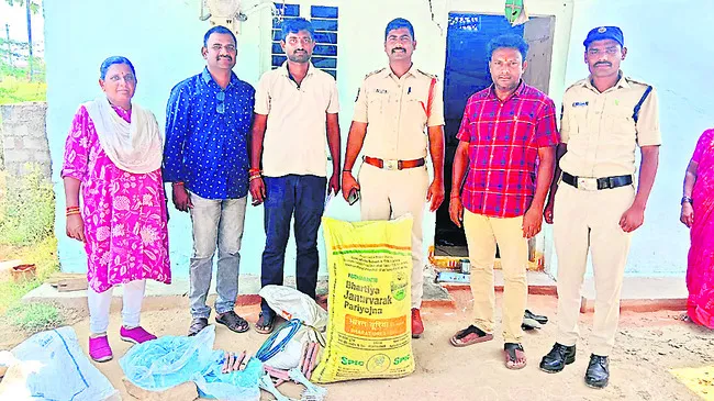 పేలుడు పదార్థాల స్వాధీనం 
