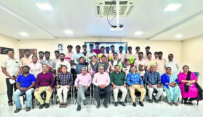 జేఈఈ మెయిన్స్లో ఎసెంట్ విద్యార్థుల సత్తా