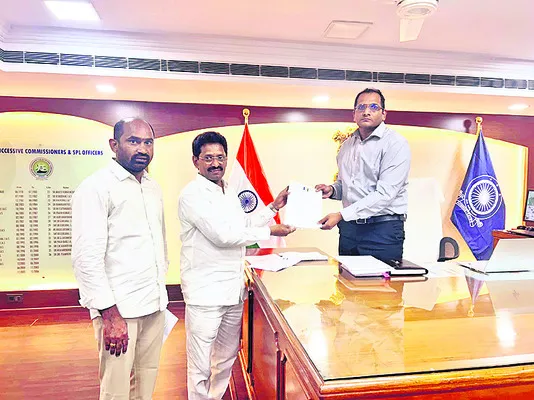 విప్ ధిక్కరించిన 27 మందిపై అనర్హత వేటు వేయండి