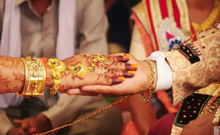 Man Fooled Into Marrying Bride Mother In uttar Pradesh