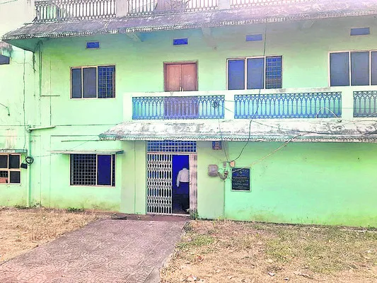 ఎకై ్సజ్‌ స్టేషన్‌ ప్రారంభోత్సవానికి బ్రేక్‌