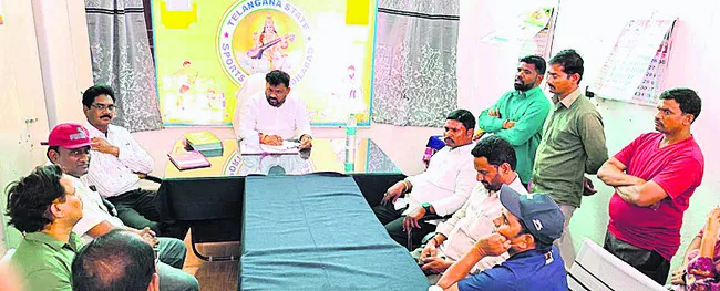 క్రీడా సౌకర్యాల కల్పనలో నిర్లక్ష్యం తగదు
