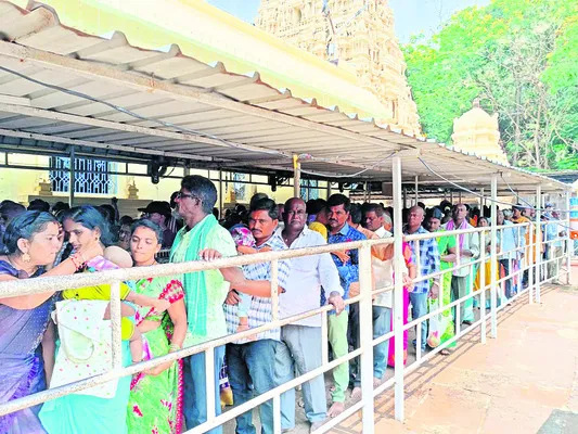 శ్రీవారి క్షేత్రంలో భక్తజన సందోహం 