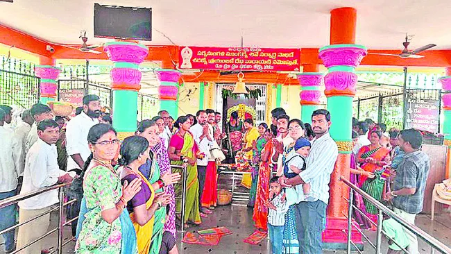 గజ్జలమ్మ దేవికి పూజలు
