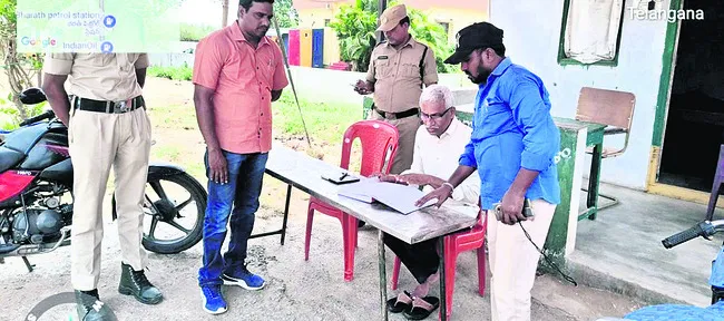 హాల్‌టికెట్లు  డౌన్‌లోడ్‌ చేసుకోండి 
