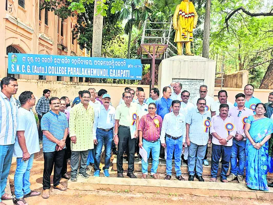 ‘విశ్వ విద్యాలయంగా ఆమోదించాలి’ 