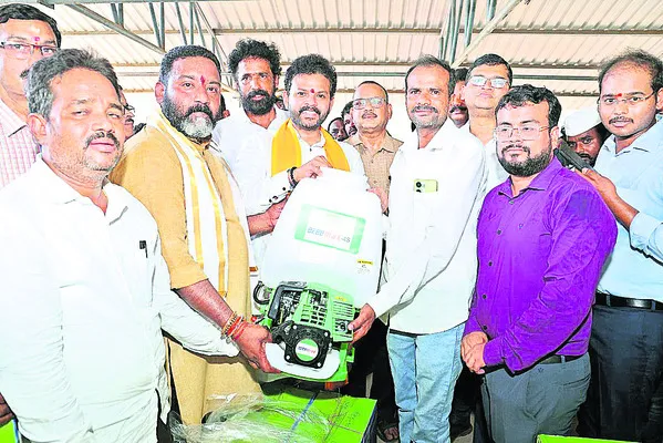 యాంత్రీకరణతో రైతులకు ప్రయోజనం 