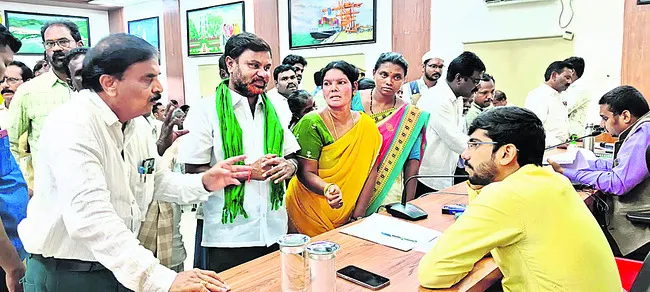 మత్స్య సంపదను వేలం వేయొద్దు