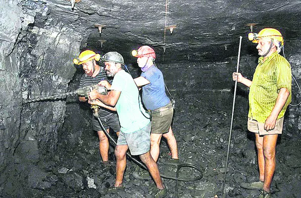 సింగరేణి రిటైర్డ్ ఉద్యోగులకు పింఛన్ భరోసా