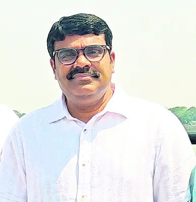 ● మార్కులే జీవితం కాదు..  
