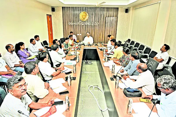 గడువులోపు పనులు పూర్తి చేయాలి