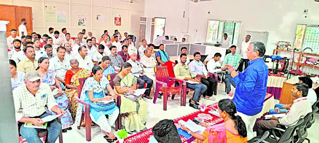 వ్యవసాయంలో డ్రోన్స్‌ వినియోగంతో శ్రమ,ఖర్చు ఆదా 