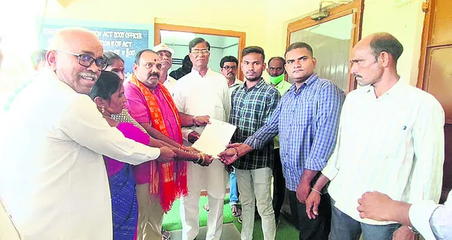 పోడు రైతులకు అండగా ఉంటాం