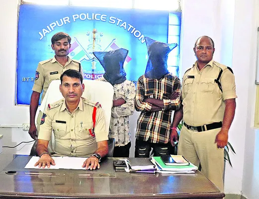 గంజాయి తరలిస్తున్న ఇద్దరి అరెస్ట్‌