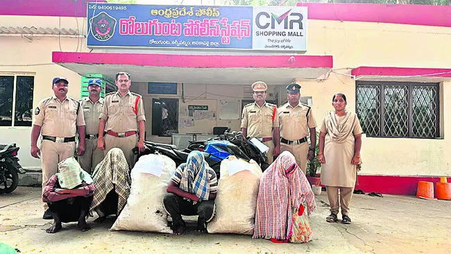 25 కిలోల గంజాయితో నలుగురి అరెస్టు