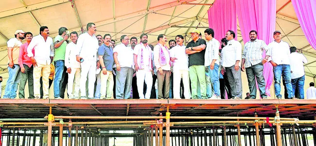 ఆత్మహత్య చేసుకునే పరిస్థితులు