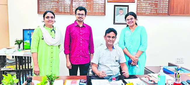 హెల్త్‌ యూనివర్సిటీ టాపర్‌గా గుంటూరు వైద్యుడు 