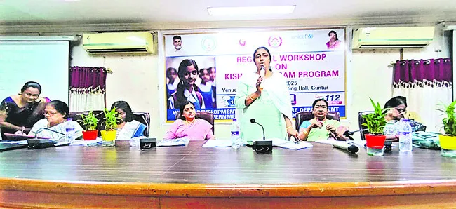 కిశోర బాలికల సమగ్రాభివృద్ధికి పటిష్ట చర్యలు 