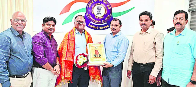 జీఎస్టీ కమిషనర్‌ నరసింహారెడ్డి హైదరాబాద్‌కు బదిలీ 