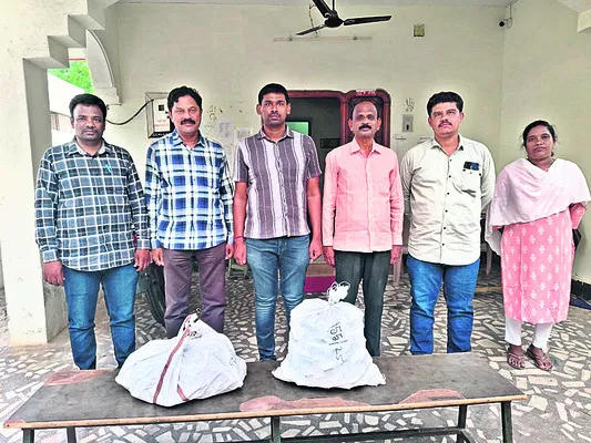 కర్ణాటక మద్యం పట్టివేత