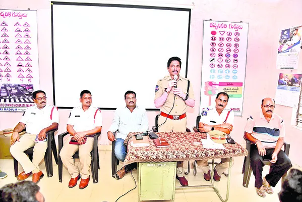 కమిషనరేట్‌ ట్రాఫిక్‌ ట్రైనింగ్‌ సెంటర్‌ సందర్శన