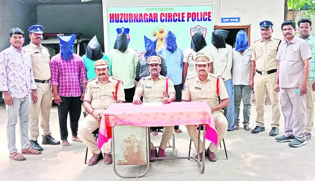 ఆన్‌లైన్‌ బెట్టింగ్‌లకు పాల్పడుతున్న 8మంది రిమాండ్‌