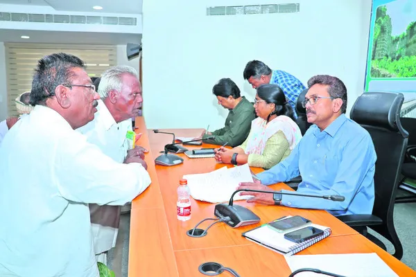 ఫిర్యాదులను వెంటనే పరిష్కరించాలి