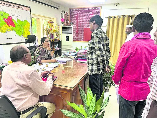 గిరిజనుల సమస్యలు పరిష్కరించాలి