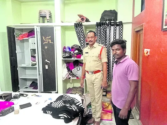 నస్పూర్‌లోని ఓ ఇంట్లో చోరీ