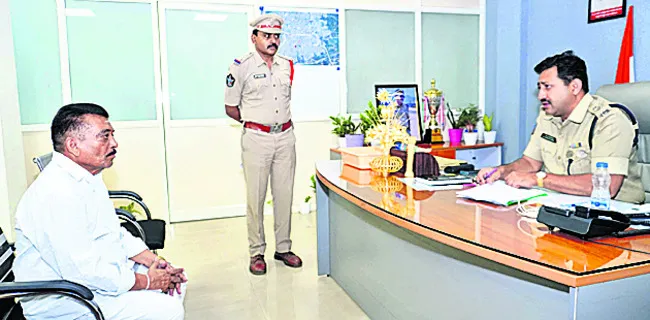 పరిశీలించి పరిష్కరించాలి