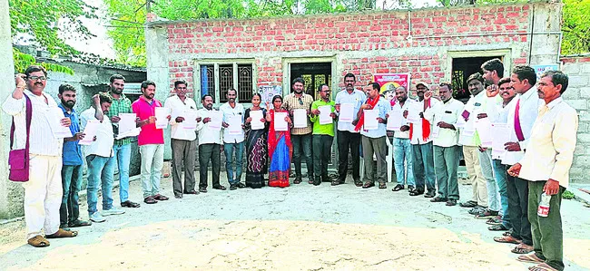 ‘కార్మికులను బానిసలుగా మార్చే కుట్ర’