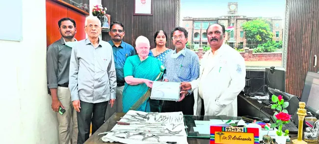 న్యూరోసర్జరీ విభాగానికి వైద్య పరికరాల అందజేత 